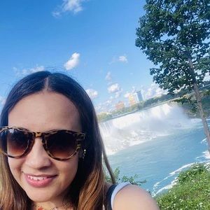 Meet your Posher, Ana